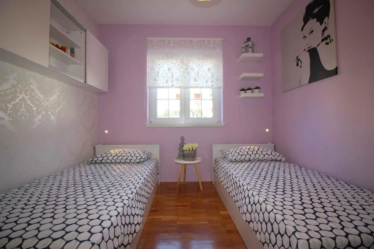 Apartment In Funtana/Istrien 31340