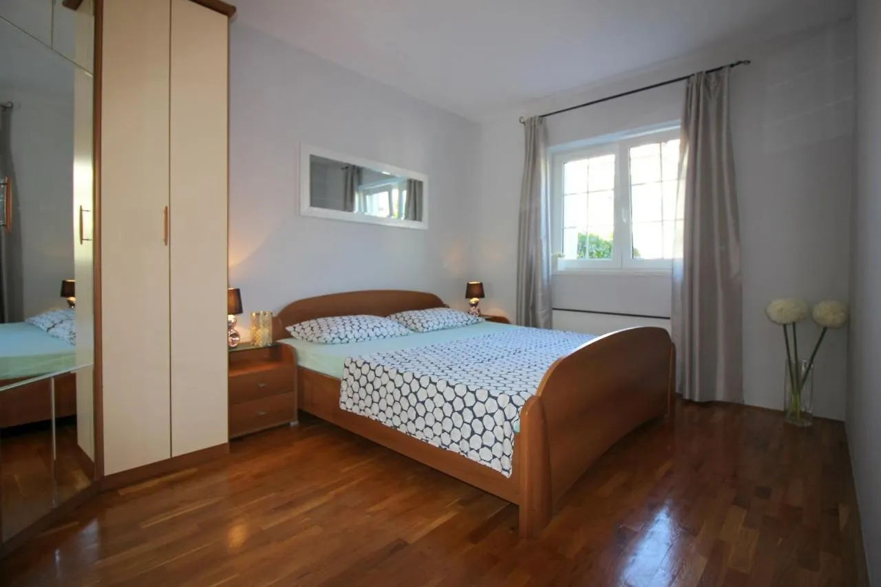 Apartment In Funtana/Istrien 31340